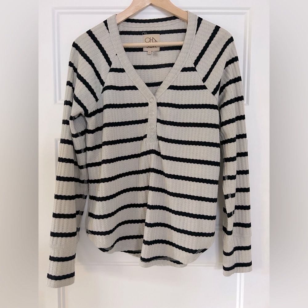 Evereve waffle Henley, worn only three times. Cozy and flattering fall shirt.